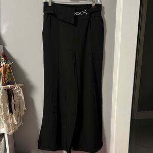 Chic Black Wide-Leg Pants with Chain Accent